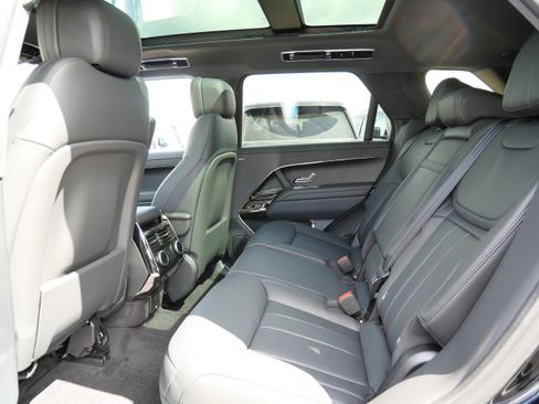New 2026 Land Rover Range Rover Sport Dynamic SE AWD/4WD image 5