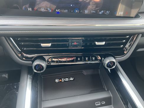 New 2026 Chevrolet Suburban Premier image 8