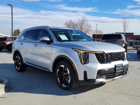Used 2025 Kia Sorento EX image 4