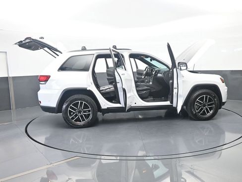 Used 2021 Jeep Grand Cherokee Trailhawk w/ Trailhawk Luxury Group AWD/4WD image 75