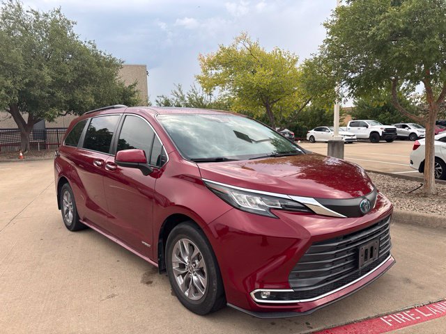 Used 2021 Toyota Sienna XLE FWD image 3