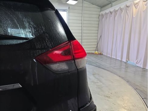 Used 2017 Nissan Rogue SL image 7