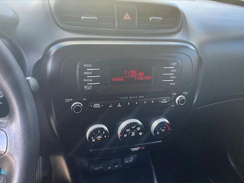 Used 2015 Kia Soul Base image 28