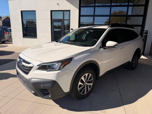 Used 2020 Subaru Outback Premium image 3