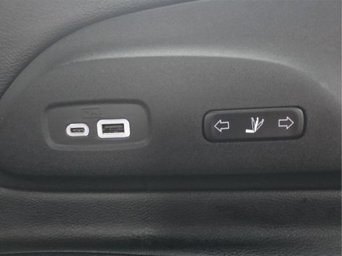 Used 2024 Chrysler Pacifica Pinnacle w/ Trailer Tow Group image 34