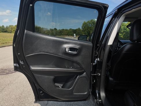 Used 2019 Jeep Compass Latitude w/ Cold Weather Group image 28