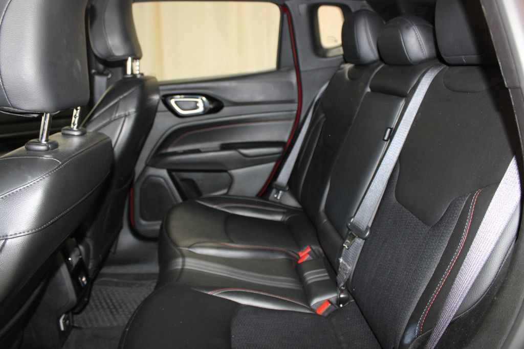 Used 2025 Jeep Compass Trailhawk AWD/4WD image 21