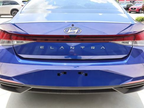 Used 2022 Hyundai Elantra SEL w/ Convenience Package FWD image 5