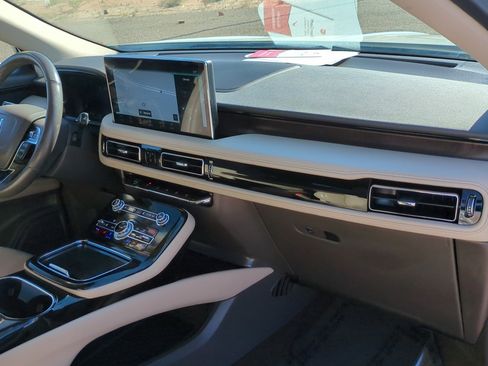 Used 2023 Lincoln Nautilus Reserve image 33