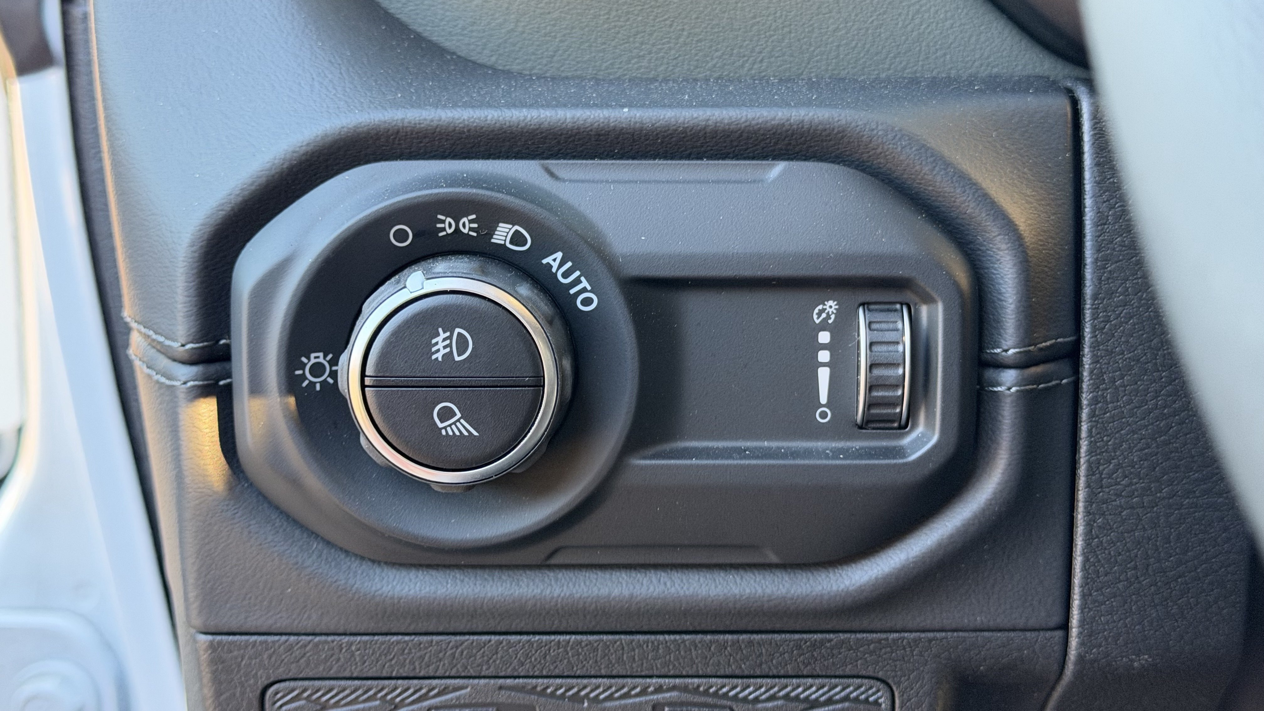 Used 2026 Jeep Gladiator Mojave AWD/4WD image 19