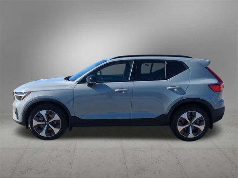 Used 2026 Volvo XC40 B5 Plus w/ Protection Package Premier image 3