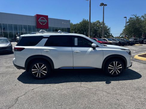 Certified 2025 Nissan Pathfinder Platinum w/ Cargo Package FWD image 4