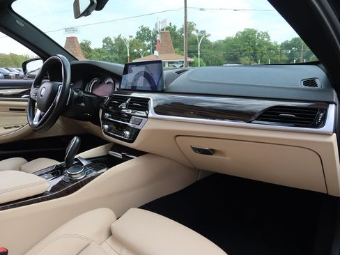 Used 2017 BMW 530i xDrive AWD/4WD image 28