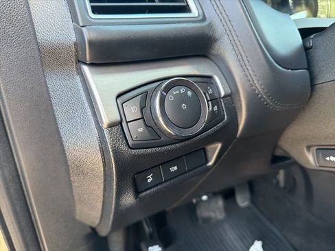 Used 2017 Ford Explorer Platinum image 18