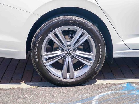 Used 2023 Volkswagen Jetta SE FWD image 8