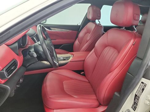 Used 2020 Maserati Levante image 18