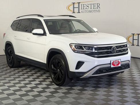 Used 2022 Volkswagen Atlas SE image 2