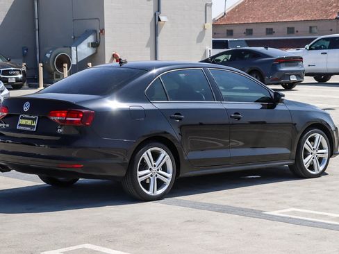 Used 2018 Volkswagen Jetta Sport FWD image 4