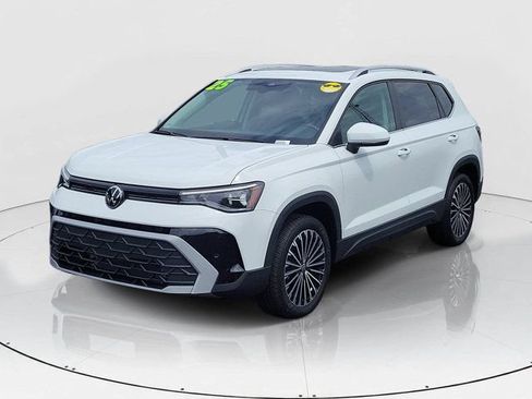 Used 2025 Volkswagen Taos SE FWD image 29