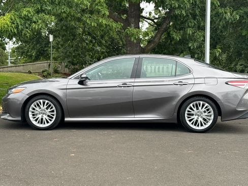 Used 2018 Toyota Camry XLE w/ Audio Package FWD image 5