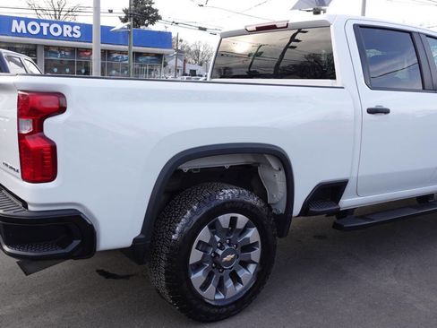 Used 2022 Chevrolet Silverado 2500 Custom w/ Custom Value Package image 9