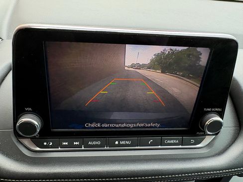 Used 2024 Nissan Rogue S AWD/4WD image 33