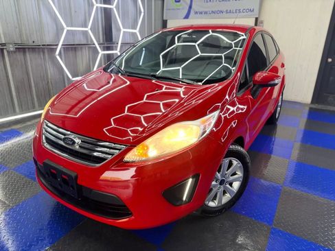 Used 2013 Ford Fiesta SE image 6