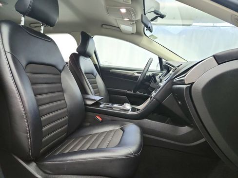 Used 2017 Ford Fusion SE w/ Equipment Group 201A AWD/4WD image 24