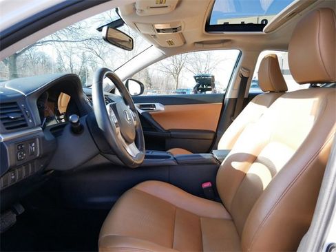 Used 2013 Lexus CT 200h image 8