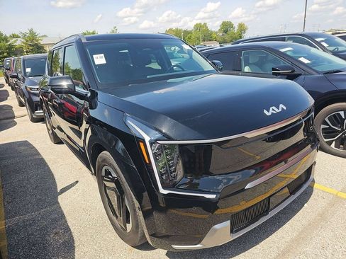 Used 2024 Kia EV9 Land AWD/4WD image 3