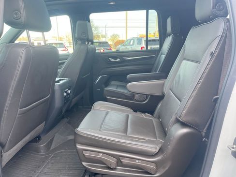 Used 2021 GMC Yukon XL Denali w/ Denali Premium Package image 25