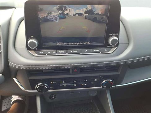 Used 2025 Nissan Rogue S image 15