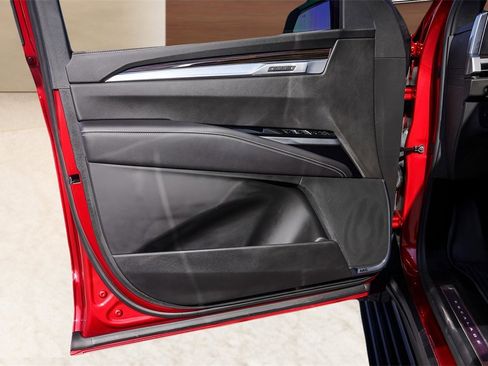 Used 2025 Cadillac Escalade ESV Premium Luxury image 23