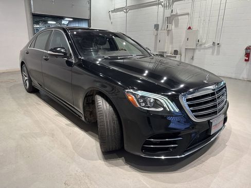 Used 2018 Mercedes-Benz S 560 4MATIC Sedan w/ AMG Line Exterior image 3