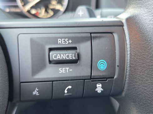 Used 2024 Nissan Rogue SV FWD image 24