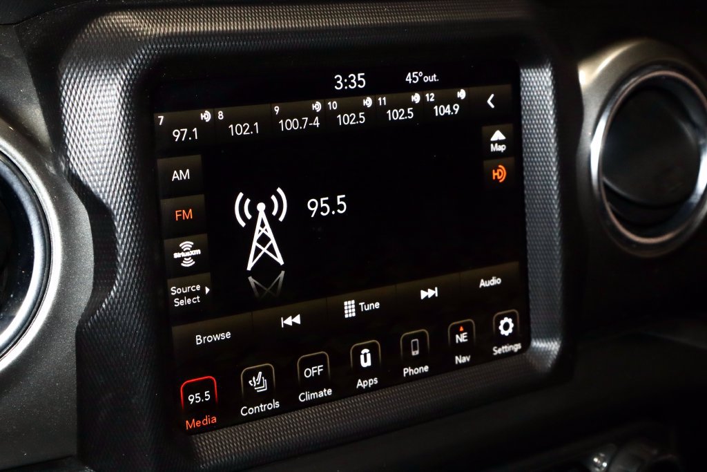 Used 2020 Jeep Wrangler Unlimited Sahara AWD/4WD image 3