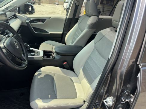 Used 2020 Toyota RAV4 Limited image 9