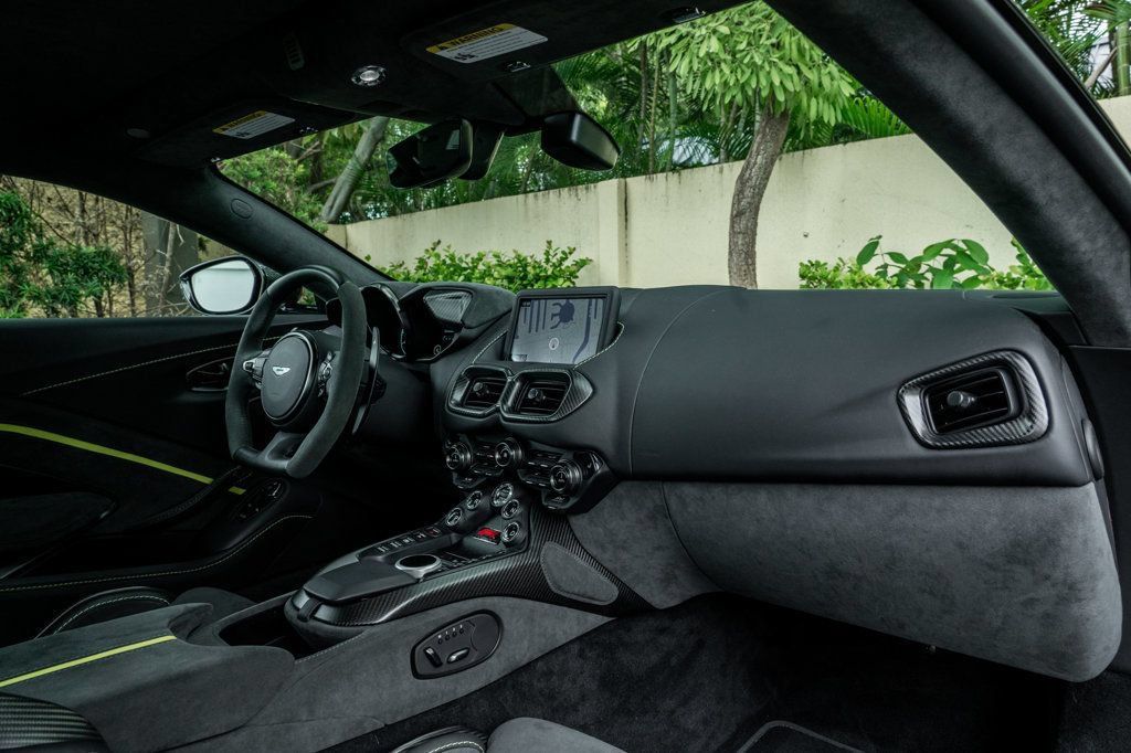 Used 2023 Aston Martin V8 Vantage Coupe RWD image 22