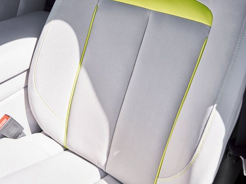 Used 2024 Rolls-Royce Cullinan image 60