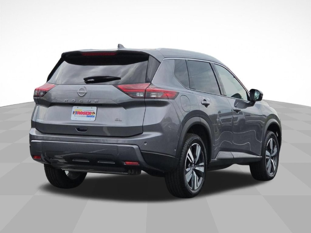 Used 2025 Nissan Rogue SL FWD image 3