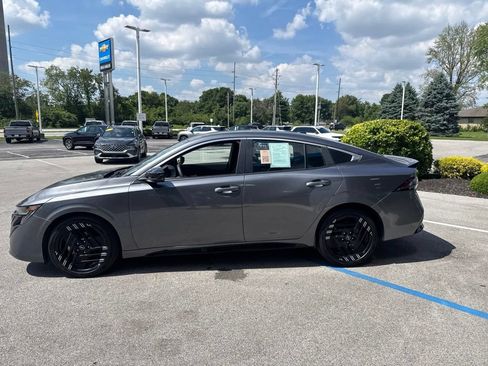 Used 2026 Nissan Sentra SR w/ Floor Mat Package FWD image 8