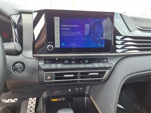 Used 2025 Toyota Camry SE image 15