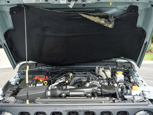 Used 2023 Jeep Gladiator Sport AWD/4WD image 16