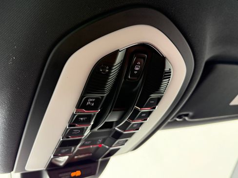 Certified 2026 Porsche Macan AWD/4WD image 27
