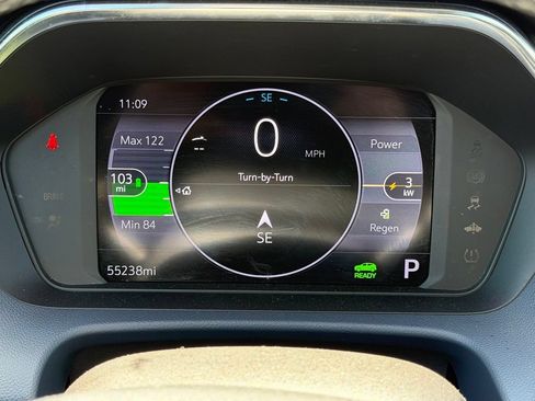 Used 2022 Chevrolet Bolt EUV Premier FWD image 17