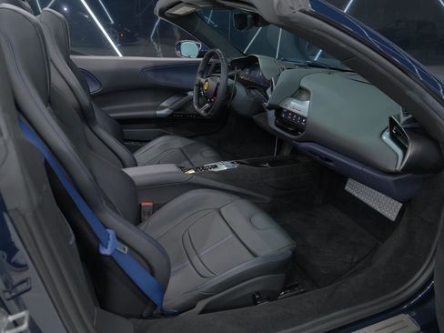 Used 2023 Ferrari SF90 Spider image 28