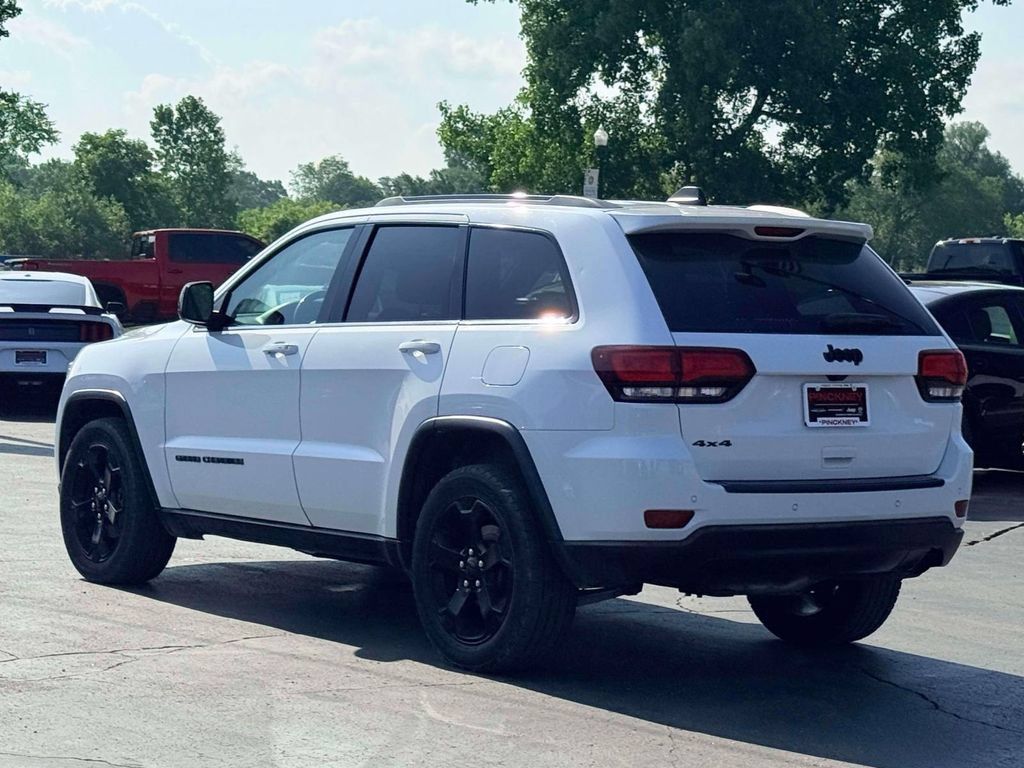 Used 2019 Jeep Grand Cherokee Laredo AWD/4WD image 9