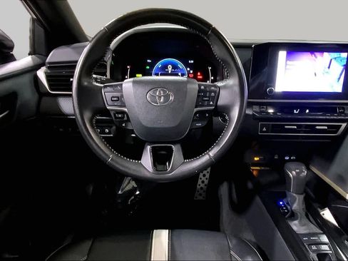 Used 2025 Toyota Camry SE FWD image 6