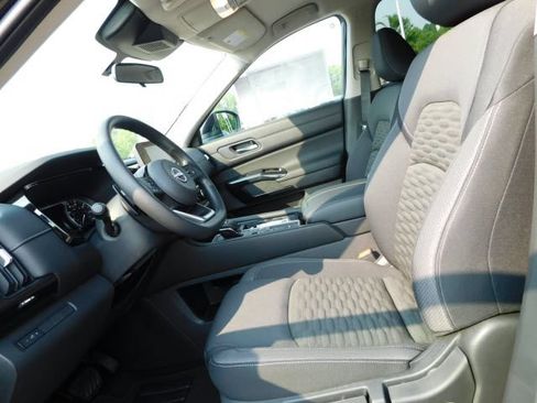 Certified 2022 Nissan Pathfinder S FWD image 5