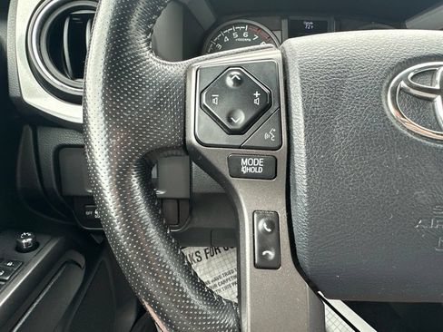 Used 2016 Toyota Tacoma TRD Sport w/ Towing Package AWD/4WD image 19